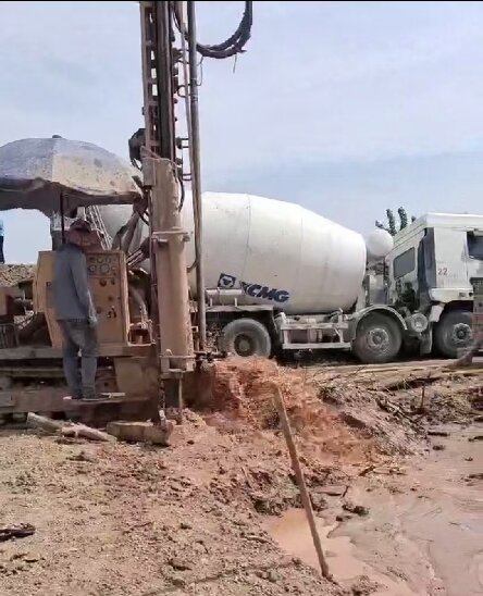 长阳岩石井施工